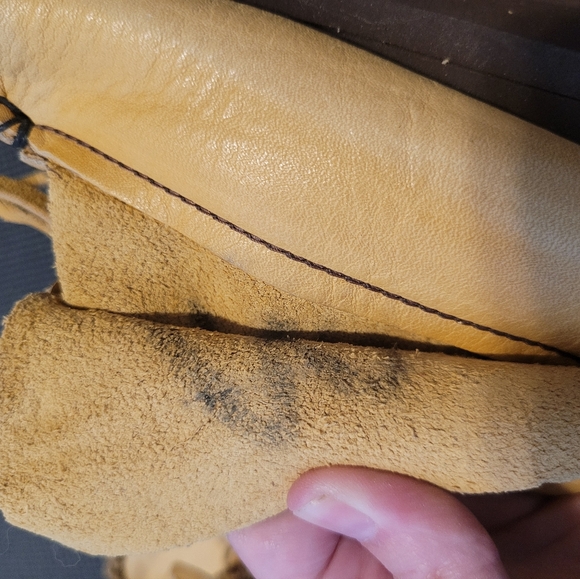 Adorable size 4 leather moccasins - Picture 5 of 6